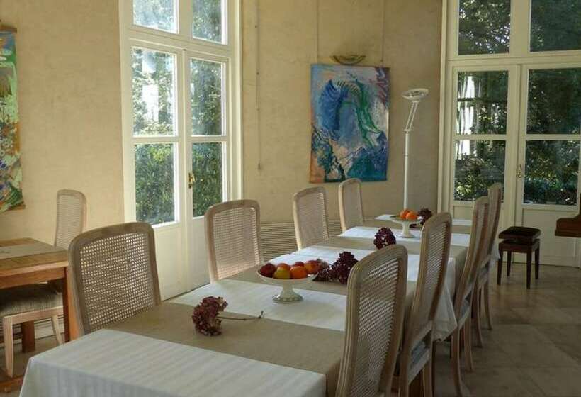 هتل Château De Bazeilles