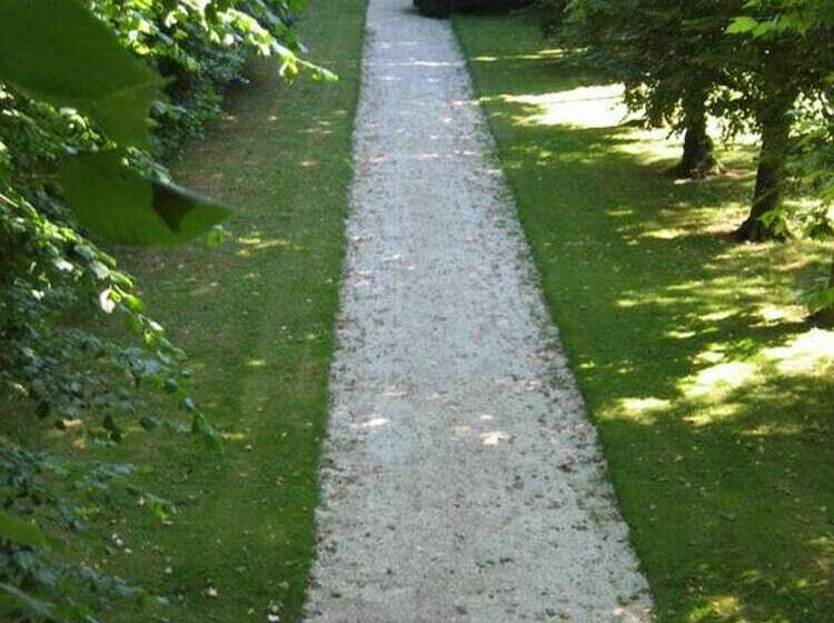 هتل Château De Bazeilles