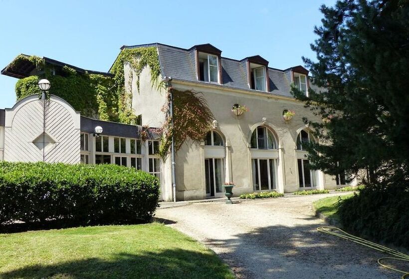 هتل Château De Bazeilles