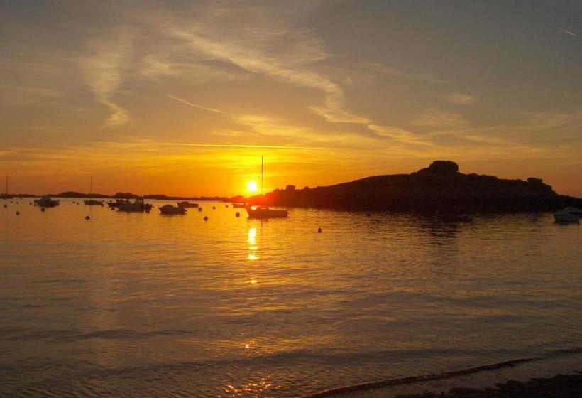 Отель De La Mer