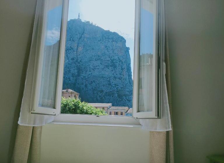 Отель Du Levant