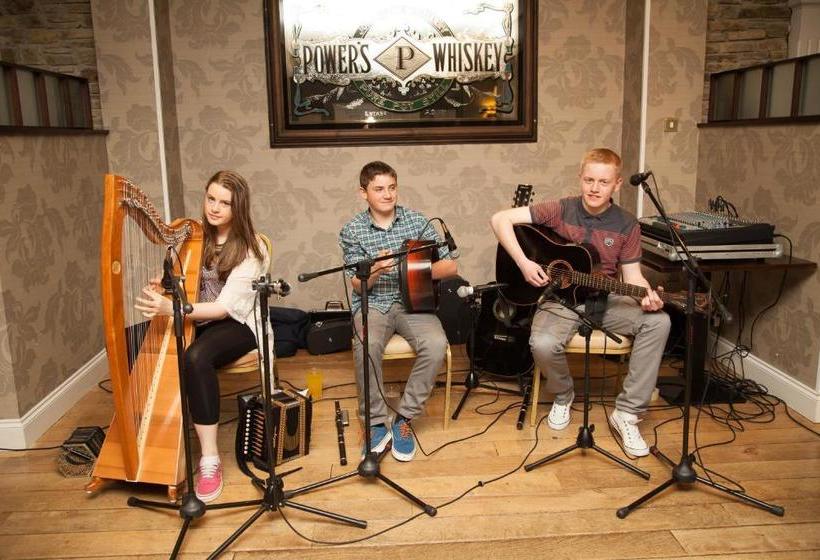 בית מלון כפרי Earl Of Desmond