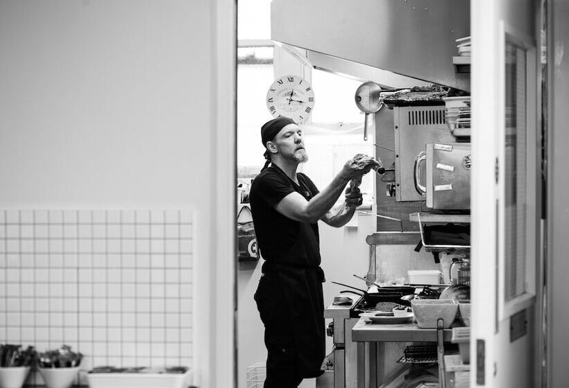 هتل Gabriel House Guesthouse