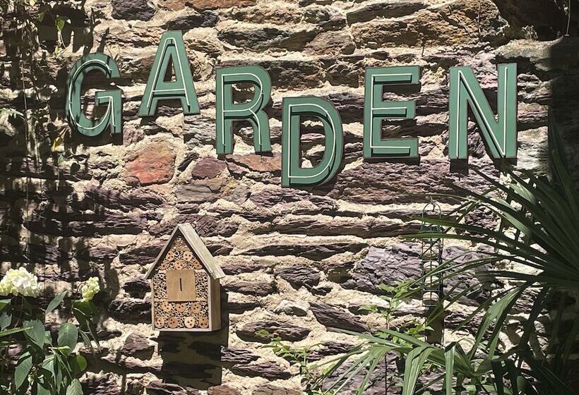 Garden Hotel Rennes Centre Gare