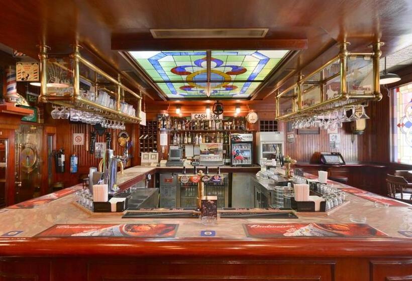 Отель Grand Astoria