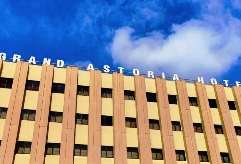 Отель Grand Astoria