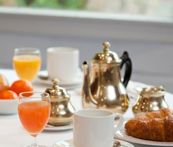 Отель Grand Hôtel De Solesmes   Teritoria