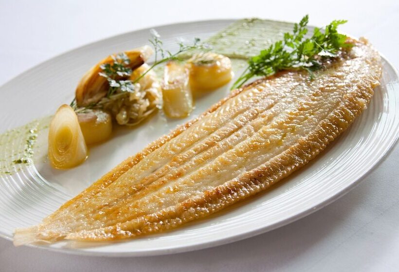 Отель Grand Hôtel De Solesmes   Teritoria