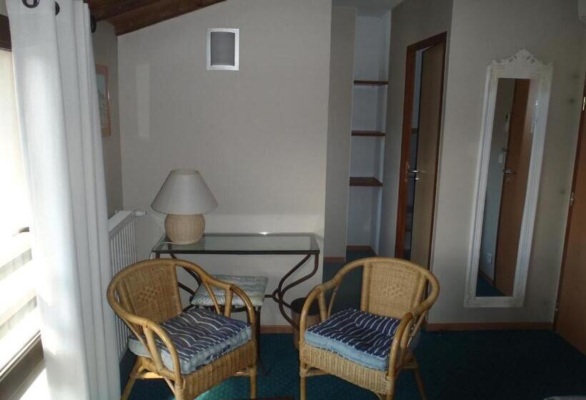 בית מלון כפרי Grand Hôtel Du Cours