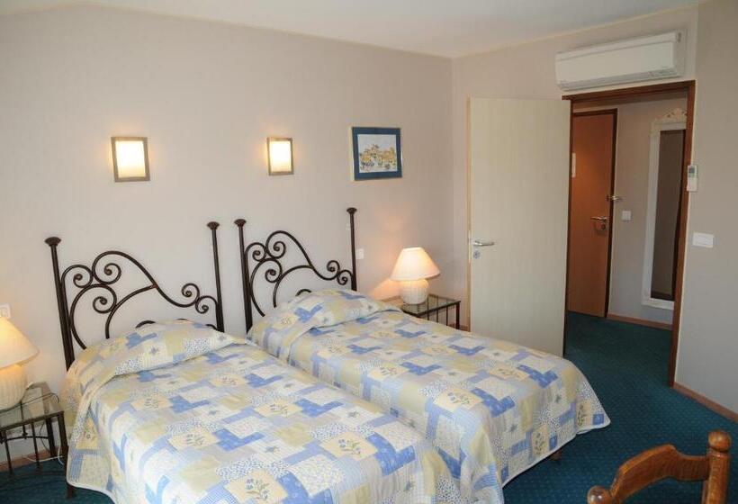 בית מלון כפרי Grand Hôtel Du Cours