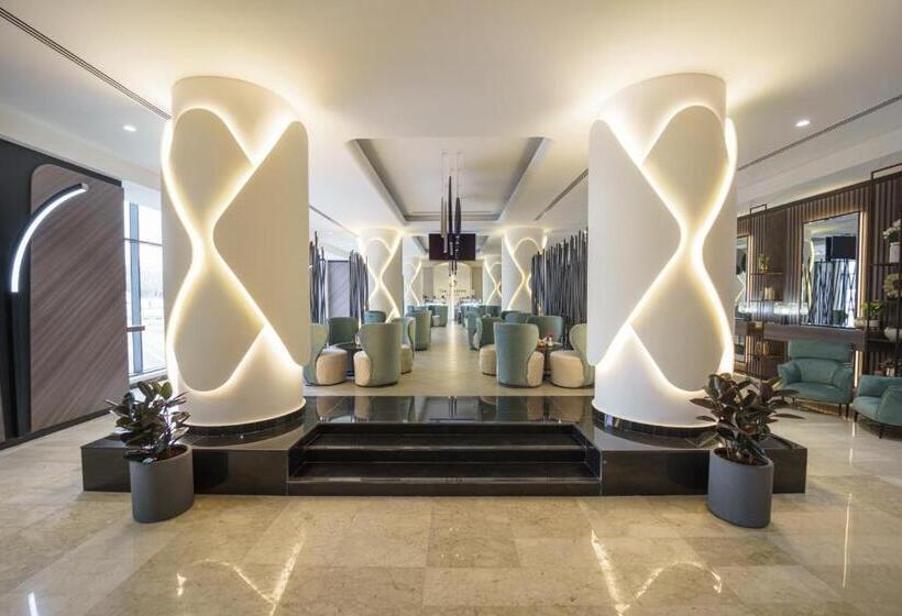 هتل Holiday International