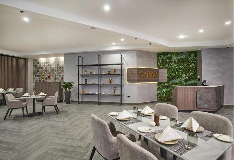 هتل Holiday International