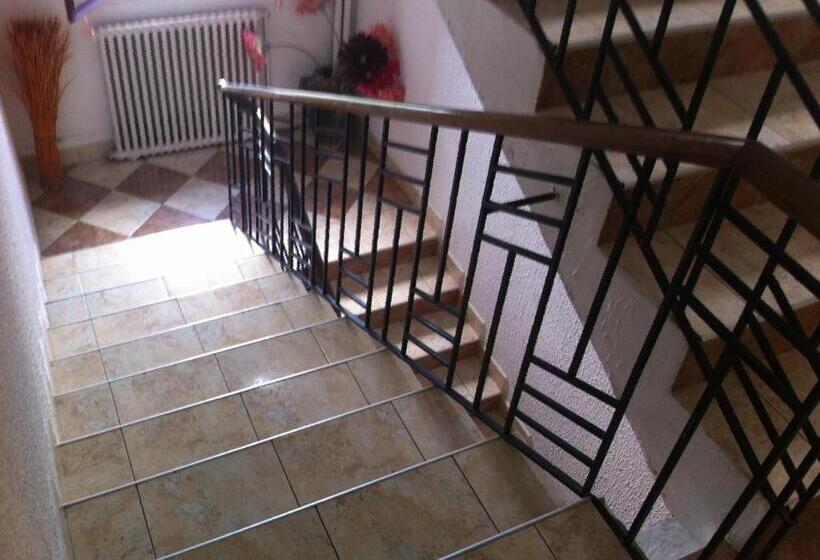 Отель Hôtel Pub Le Petit Bosquet