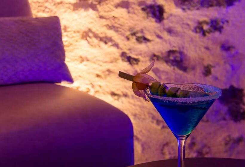 ホテル Hôtel Aux Vieux Remparts, The Originals Relais