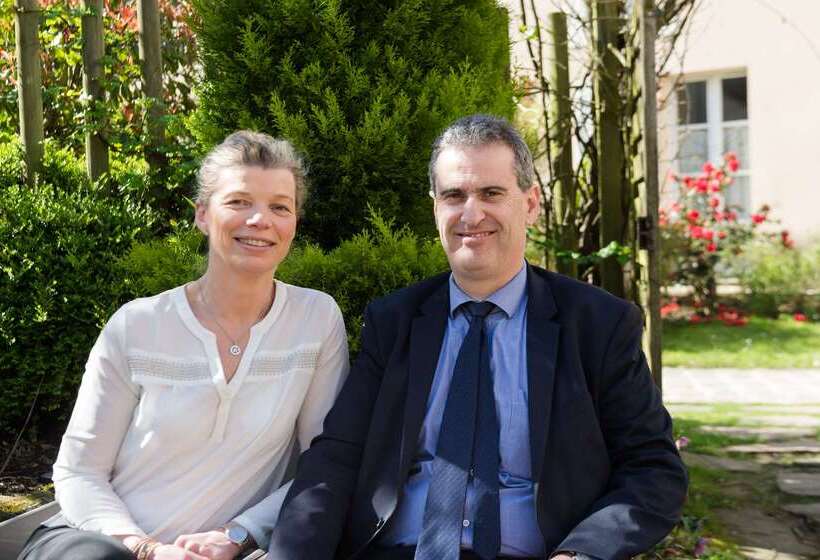 ホテル Hôtel Aux Vieux Remparts, The Originals Relais