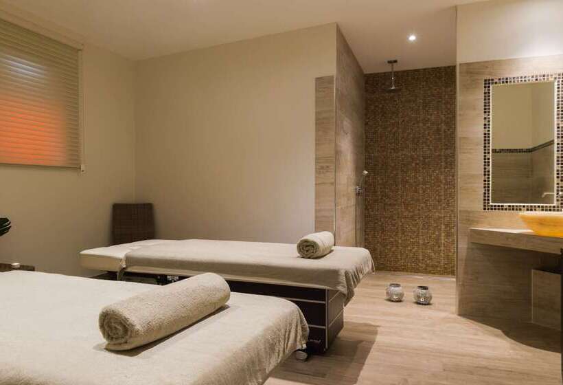 ホテル Hôtel Aux Vieux Remparts, The Originals Relais