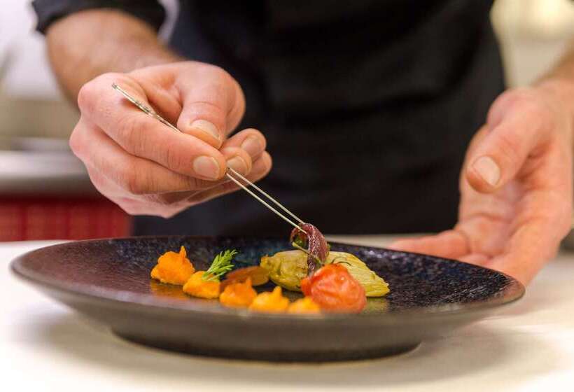 ホテル Hôtel Aux Vieux Remparts, The Originals Relais