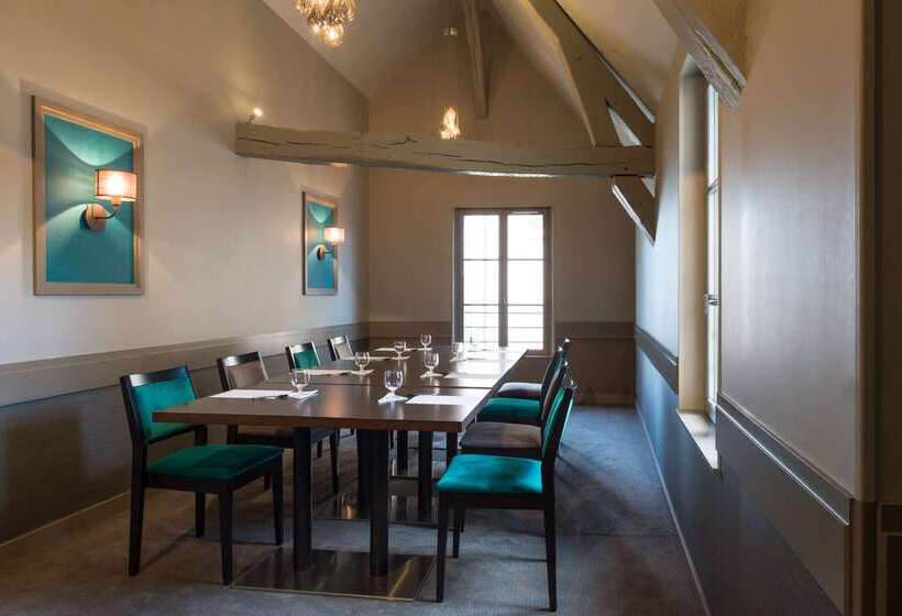 ホテル Hôtel Aux Vieux Remparts, The Originals Relais