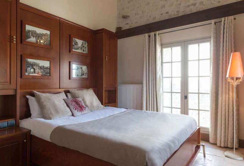ホテル Hôtel Aux Vieux Remparts, The Originals Relais