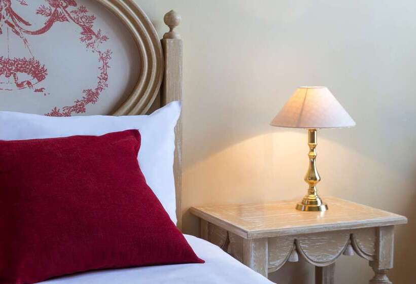 ホテル Hôtel Aux Vieux Remparts, The Originals Relais