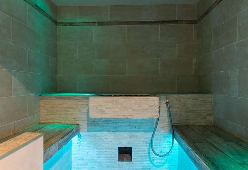 ホテル Hôtel Aux Vieux Remparts, The Originals Relais