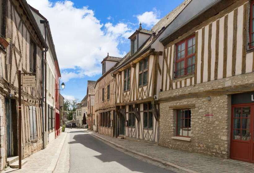 ホテル Hôtel Aux Vieux Remparts, The Originals Relais