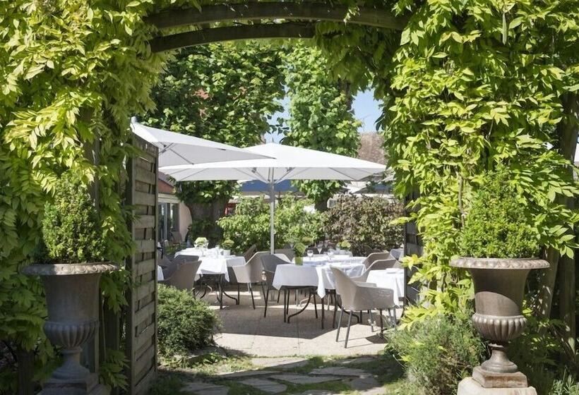 ホテル Hôtel Aux Vieux Remparts, The Originals Relais