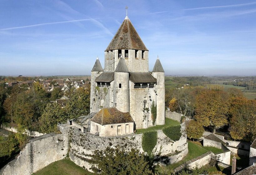 ホテル Hôtel Aux Vieux Remparts, The Originals Relais