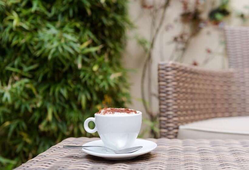 ホテル Hôtel Aux Vieux Remparts, The Originals Relais