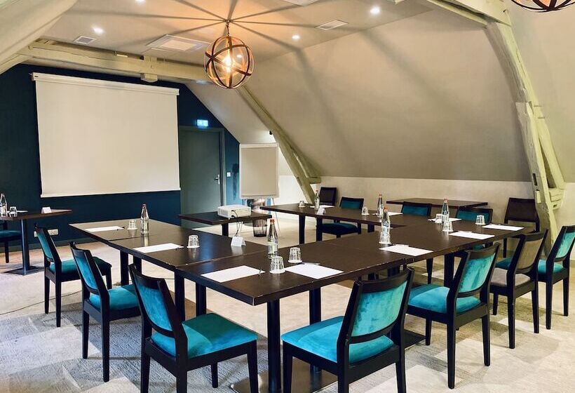 ホテル Hôtel Aux Vieux Remparts, The Originals Relais