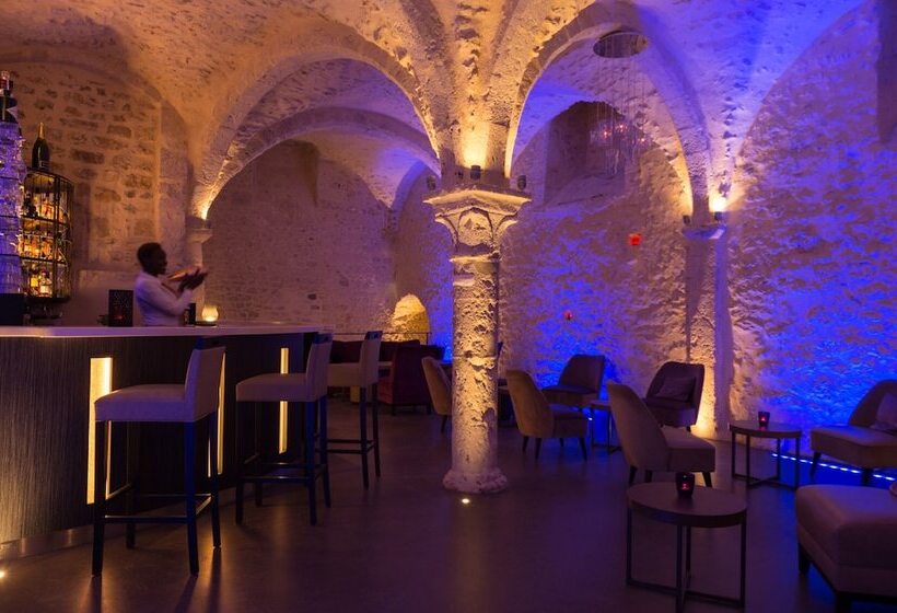 ホテル Hôtel Aux Vieux Remparts, The Originals Relais
