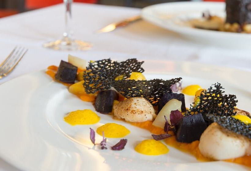 ホテル Hôtel Aux Vieux Remparts, The Originals Relais