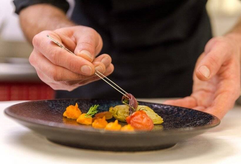 ホテル Hôtel Aux Vieux Remparts, The Originals Relais