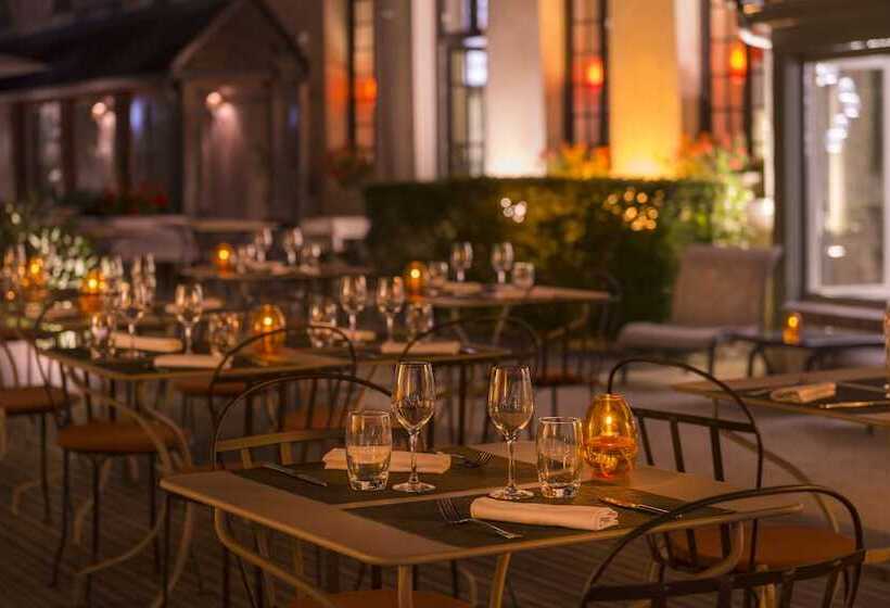 ホテル Hôtel Aux Vieux Remparts, The Originals Relais