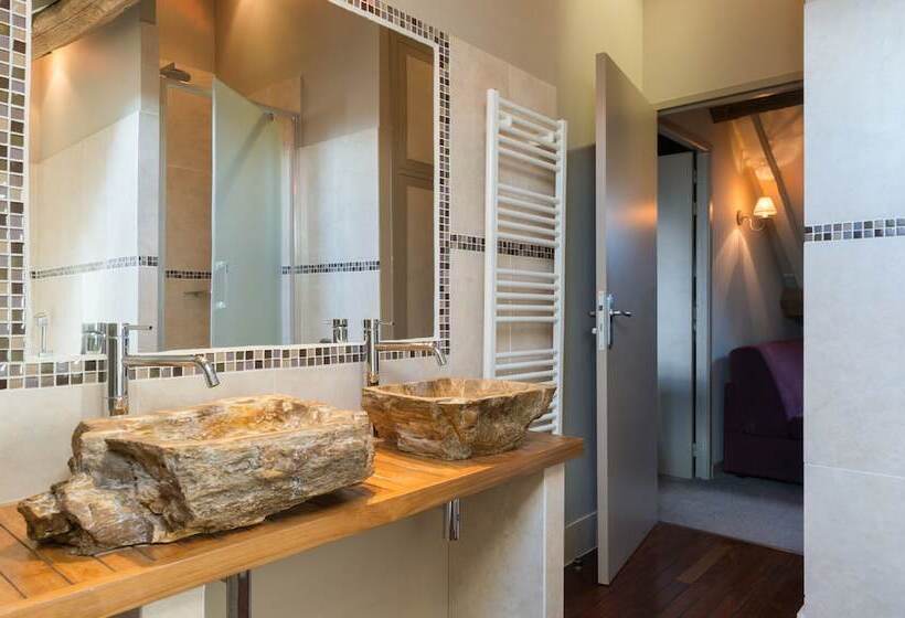 ホテル Hôtel Aux Vieux Remparts, The Originals Relais