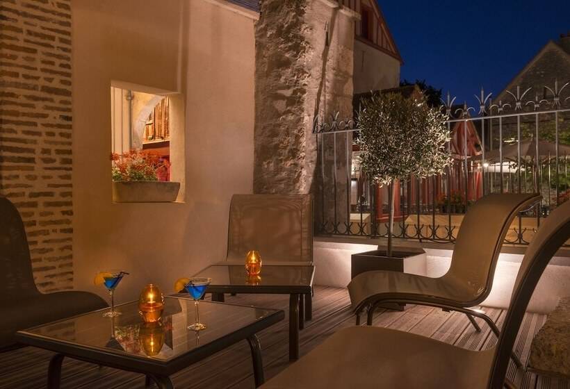 ホテル Hôtel Aux Vieux Remparts, The Originals Relais