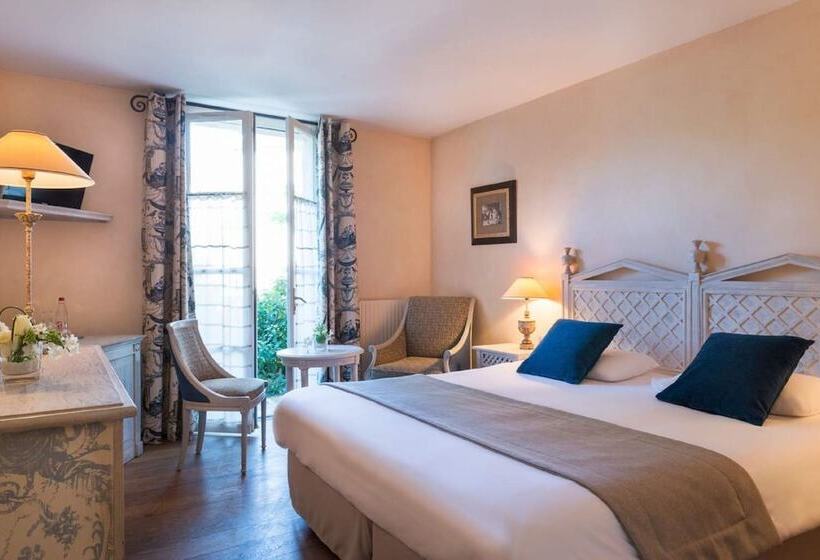 ホテル Hôtel Aux Vieux Remparts, The Originals Relais