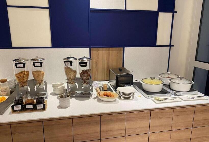 ホテル Hôtel Mercure Rouen Valdereuil