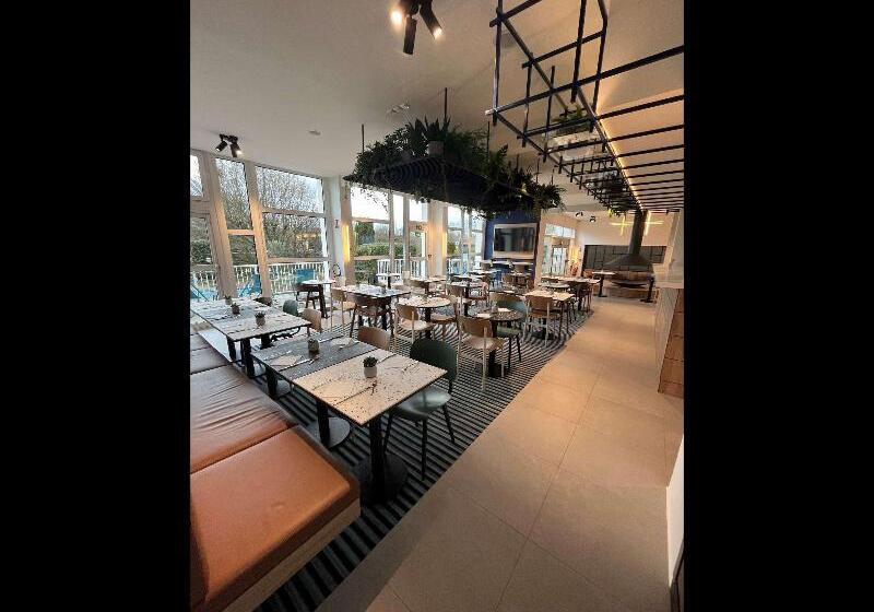 ホテル Hôtel Mercure Rouen Valdereuil