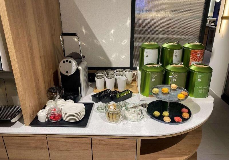 ホテル Hôtel Mercure Rouen Valdereuil