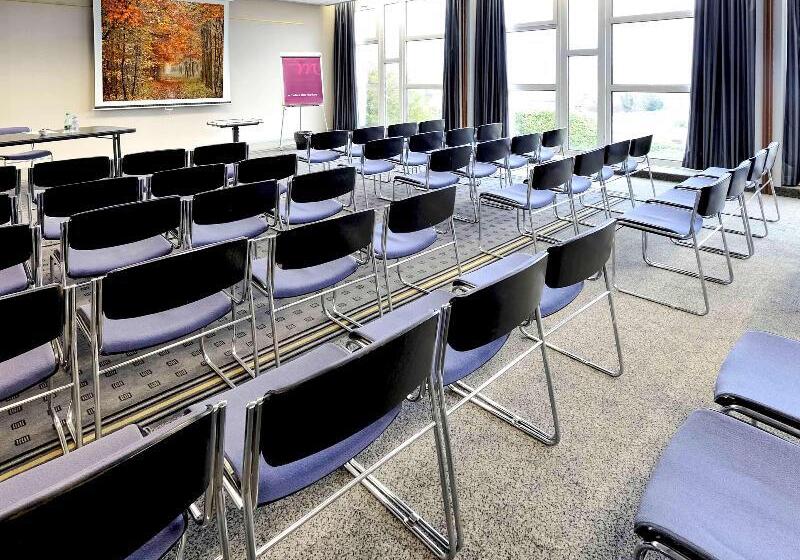 ホテル Hôtel Mercure Rouen Valdereuil