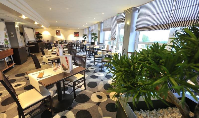 ホテル Hôtel Mercure Rouen Valdereuil
