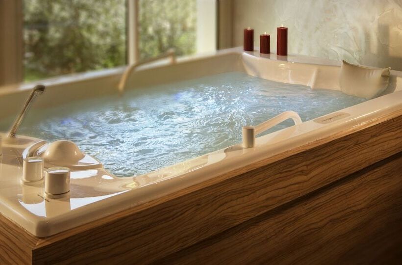 호텔 Hôtel Valdys Thalasso & Spa   Les Pins