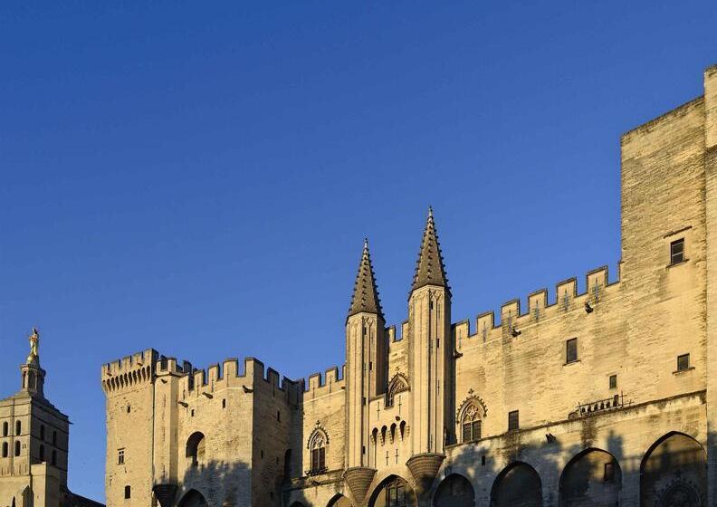 هتل Ibis Avignon Centre Pont De L'europe