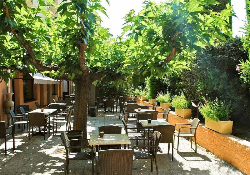 هتل Ibis Avignon Centre Pont De L'europe