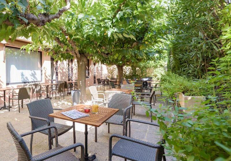 هتل Ibis Avignon Centre Pont De L'europe