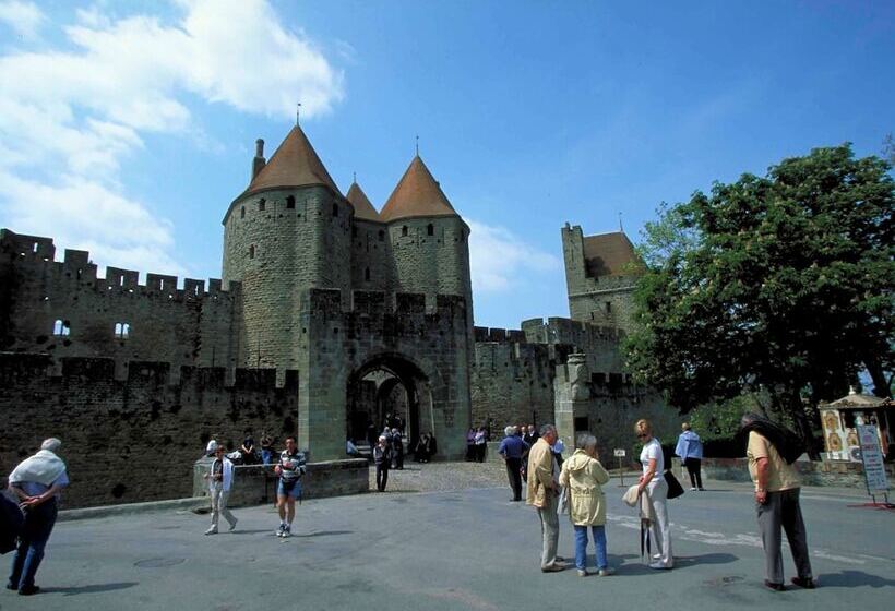 ホテル Ibis Carcassonne Centre  La Cite