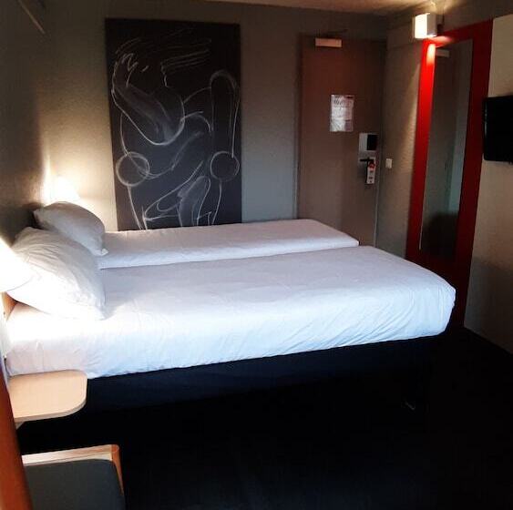 ホテル Ibis Carcassonne Centre  La Cite