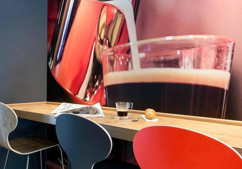 Отель Ibis La Rochelle Centre Historique