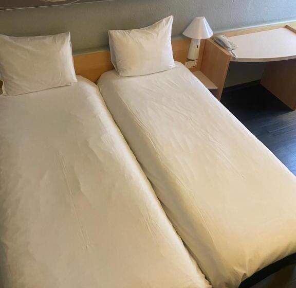 בית מלון כפרי Ibis Poitiers Centre